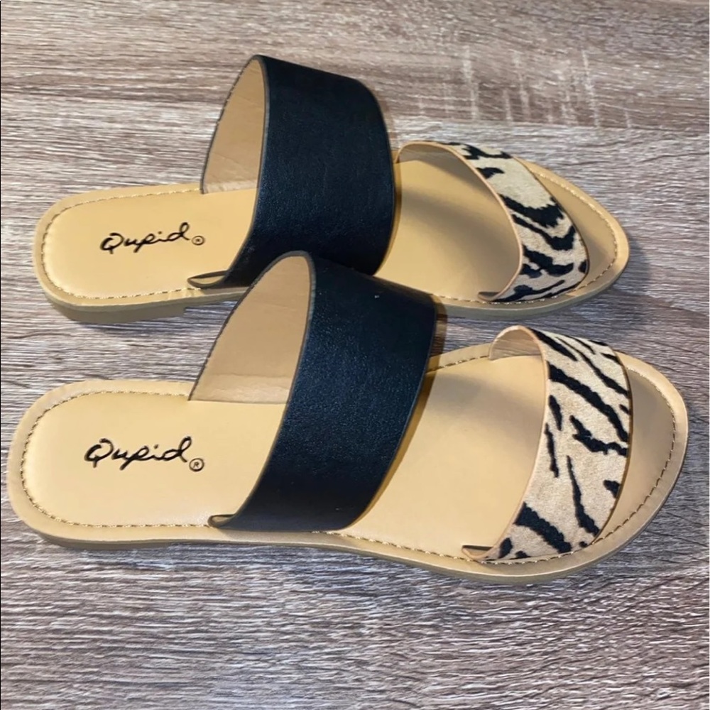 Multi colored sandals size 6.5 never been worn